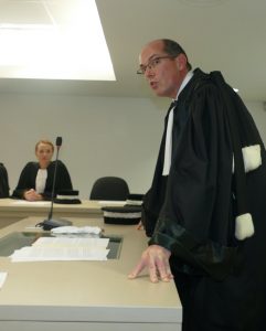Un peu moins combatif, le procureur Joël Garrigue