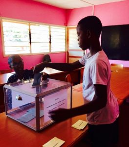 Les jeunes votaient à Koungou hier comme dans tous les cantons de Mayotte