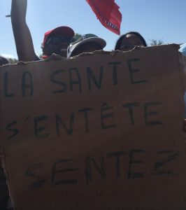 La santé en souffrance s'affichait sur le passage de la ministre à Mayotte