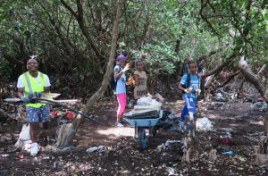 Les jeunes de Msayidié ont prêté main forte