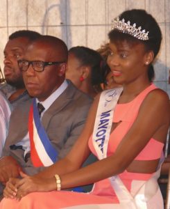 Histoire d'écharpes entre le 1er adjoint au maire de Mamoudzou Bacar Ali Boto et Miss Mayotte