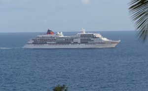 Le MS Europa dans le lagon de Mayotte
