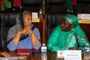 Roukia Lahadji et Ramlati Ali, venues prendre part aux échanges du comité