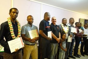 Dix nouveaux techniciens territoriaux ont reçu leurs attestations des mains de ramlati Ali et de Roukia Lahadji
