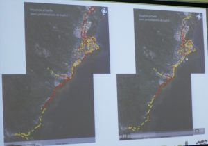 Avec perturbation (à gauche) le trafic est plus perturbé (signalétique rouge) que lorsqu'on évacue les arrêts intempestifs (à droite)