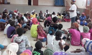 Une matinée d'échanges à Miréréni (Combani) entre les jeunes de l'accueil de loisirs de Mtsangadoua, d'Acoua, de Passi-kéli et ceux du CCAS de Tsingoni (Photo: Hippocampe 976)