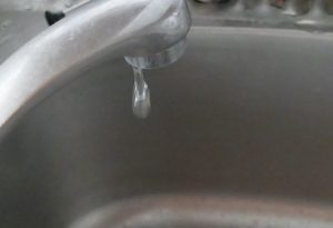 Eau robinet goutte