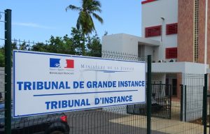 tgi-mamoudzou-exterieur-panneau
