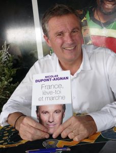 "France, lève toi et marche", de Nicolas Dupont-Aignan... Tout un programme ! 
