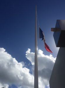 Drapeau en berne au tribunal de Mayotte ce mercredi