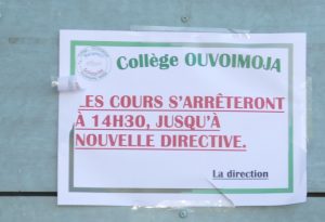 Une décision d'arrêt des cours prise dans l'urgence
