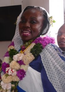 Ramlati Ali et son kishali dans sa permanence de Koungou