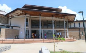 L'entrée du nouveau Lycée du nord de Mamoudzou