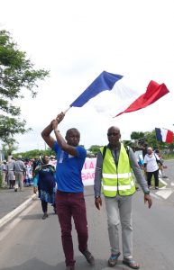 Détermination chez Yazidou Maandhui qui brandit le drapeau français 